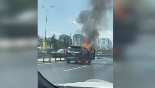 D-100'ün ortasında alev alev yandı! Trafik felç oldu - Resim: 25